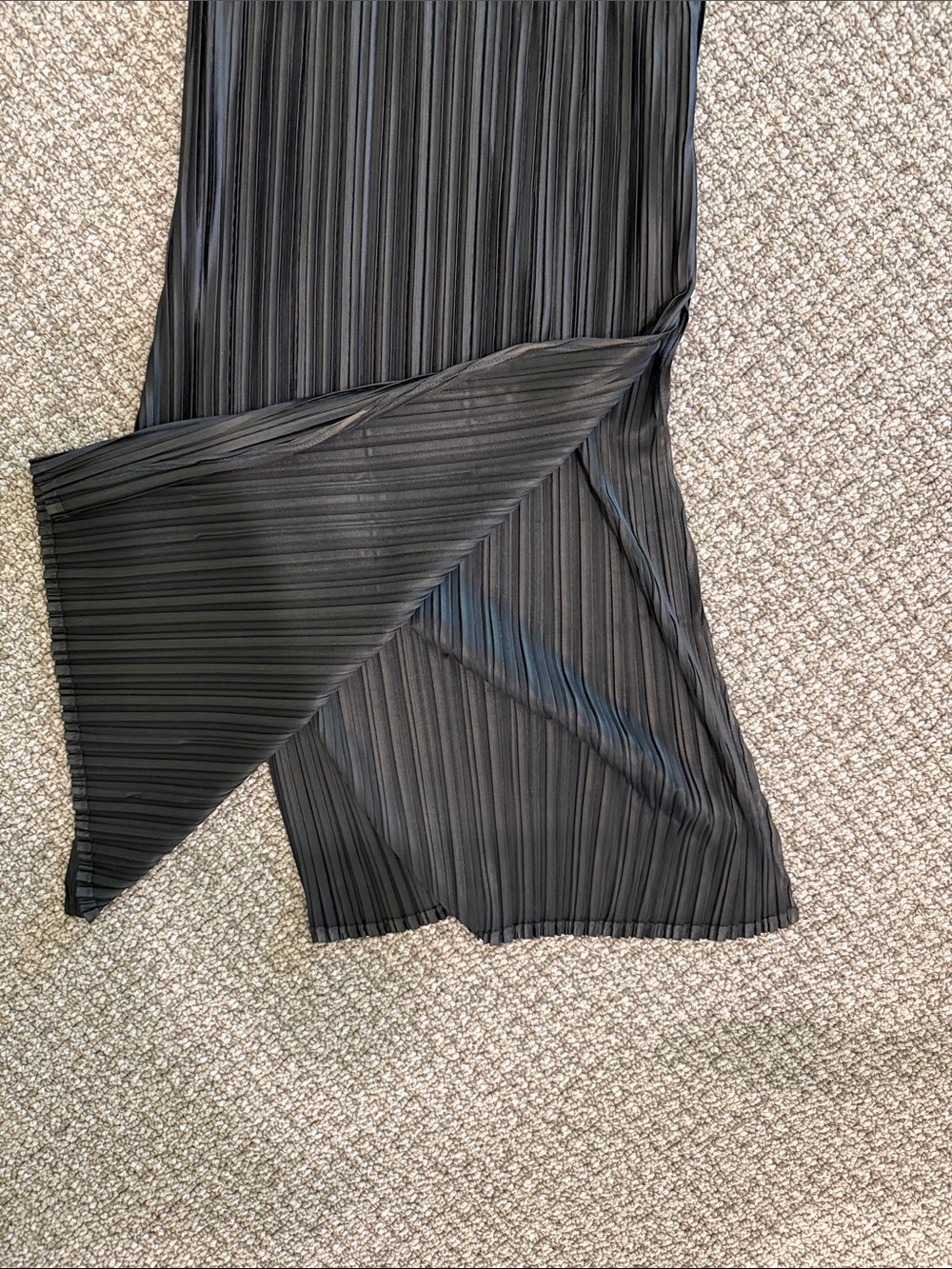 Ruti Black Pleated Maxi Skirt with Elastic Waist - Picture 4 of 8
